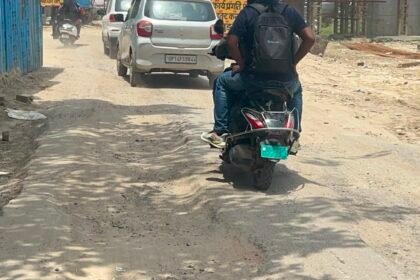 Dilapidated Service Road of Under-Construction Railway Overbridge Turns Dangerous, Public Angered Over Potholes and Slow Construction Pace IMAGE CREDIT TO: रिपोर्टर