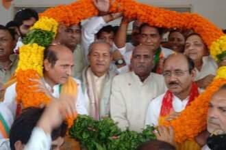 BJP Regional President Nawab Singh Nagar Arrives in Thanabhawan; Workers Extend Grand Welcome IMAGE CREDIT TO रिपोर्टर