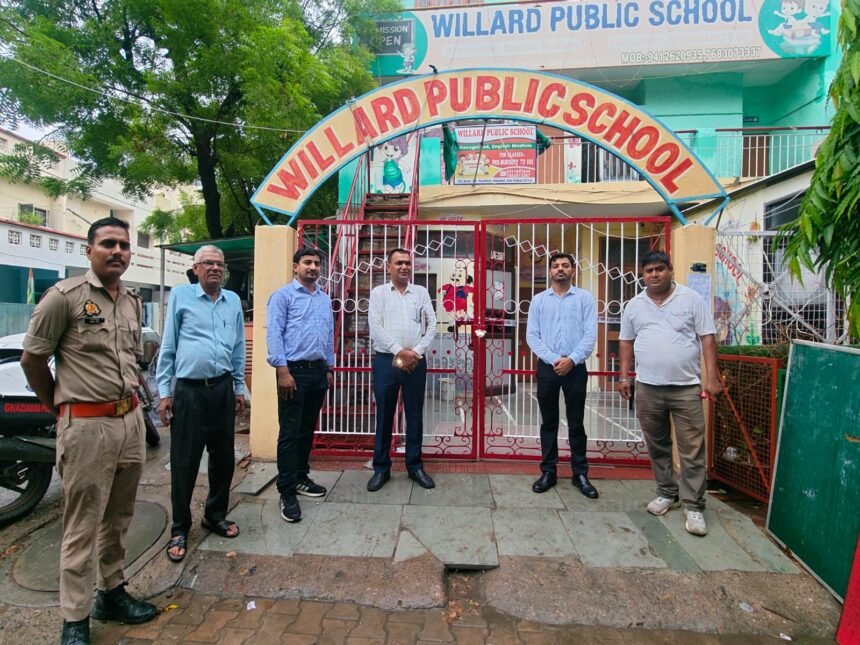 Awas Vikas Takes Strict Action in Vasundhara: 7 Illegal Commercial Establishments Sealed for Violating Residential Rules IMAGE CREDIT TO आवास विकास