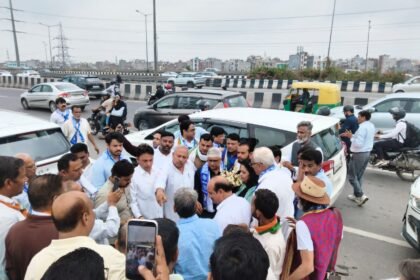 UP Congress in-charge Rajendra Pal Gautam Welcomed in Ghaziabad; Workers Resolve to Strengthen the Organization IMAGE CREDIT TO कांग्रेस
