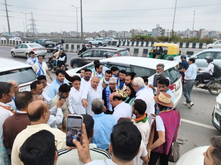 UP Congress in-charge Rajendra Pal Gautam Welcomed in Ghaziabad; Workers Resolve to Strengthen the Organization IMAGE CREDIT TO कांग्रेस