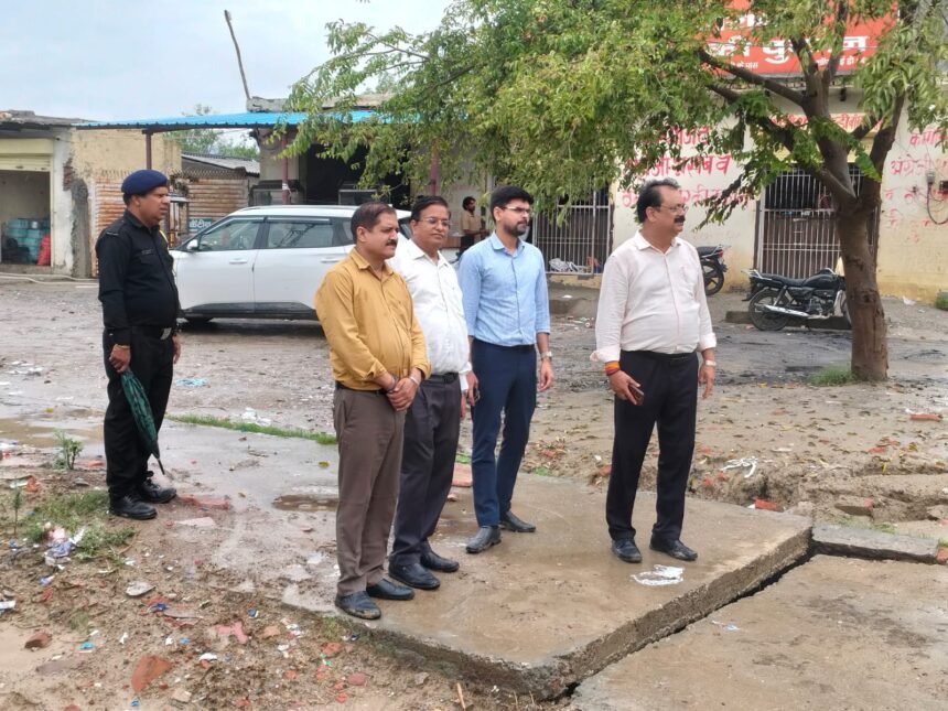 Authority Teams Remained Alert to Tackle Waterlogging Amid Heavy Rainfall; Industrial Areas’ Issues Also Reviewed IMAGE CREDIT TO: प्राधिकरण