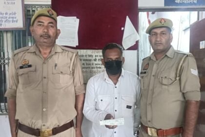 Youth Arrested with Illegal Knife During Checking; Simbhaoli Police Take Action IMAGE CREDIT TO: पुलिस