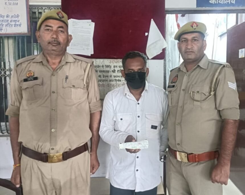 Youth Arrested with Illegal Knife During Checking; Simbhaoli Police Take Action IMAGE CREDIT TO: पुलिस