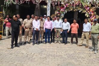 Major Sealing Drive in Vasundhara: Six Commercial Establishments Operating in Residential Areas Sealed; 25 Properties Targeted in the Last 10 Days IMAGE CREDIT TO आवास विकास