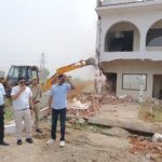 Yamuna Authority Takes Major Action Against Illegal Colonies Worth ₹450 Crore, Demolition Carried Out Across 1.5 Lakh Square Metre Area IMAGE CREDIT: प्राधिकरण