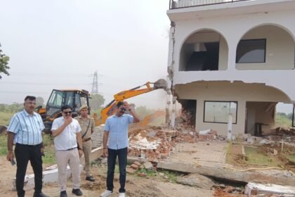 Yamuna Authority Takes Major Action Against Illegal Colonies Worth ₹450 Crore, Demolition Carried Out Across 1.5 Lakh Square Metre Area IMAGE CREDIT: प्राधिकरण