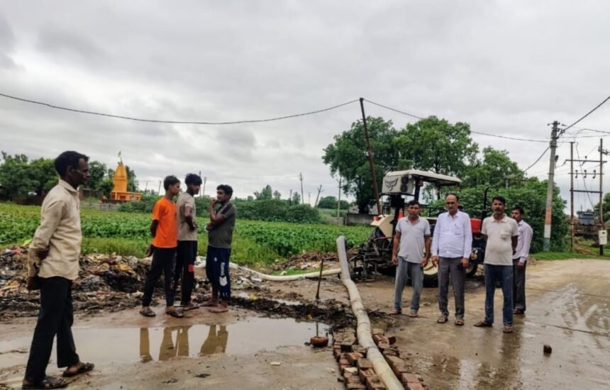 Water Drainage Drive Conducted in 13 Villages Amid Heavy Rainfall, Waterlogging Removed Using Pumps IMAGE CREDIT: रिपोर्टर