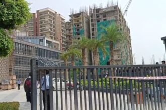 Sensation After Body of a Girl Found at Under-Construction Mall in Raj Nagar Extension, Police Begin Investigation IMAGE CREDIT TO रिपोर्टर