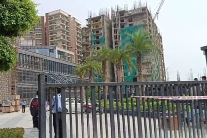 Sensation After Body of a Girl Found at Under-Construction Mall in Raj Nagar Extension, Police Begin Investigation IMAGE CREDIT TO रिपोर्टर