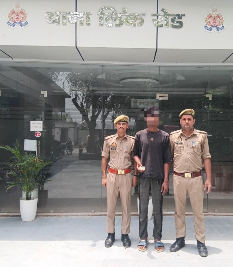 Link Road Police Arrests a Theft Suspect, Recovers Stolen Gold Earring IMAGE CREDIT TO पुलिस