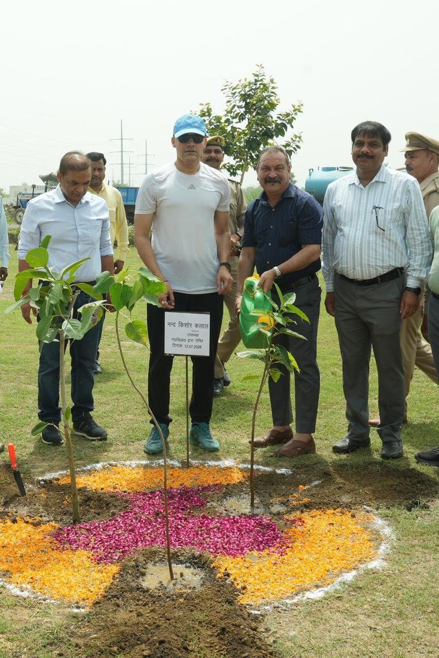 Ghaziabad Development Authority’s Green Mission: Large-Scale Tree Plantation Conducted in Madhuban Bapudham, Target Set to Plant 1.50 Lakh Saplings | IMAGE CREDIT TO प्राधिकरण
