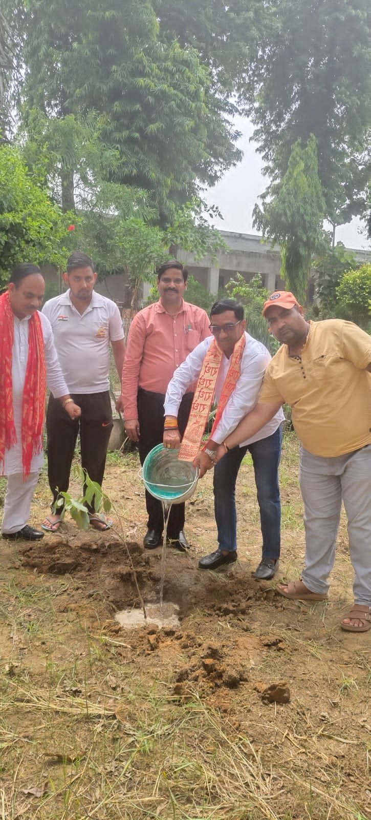 Large-Scale Tree Plantation Held at Public Inter College Under the "One Tree in Mother's Name" Campaign | IMAGE CREDIT TO रिपोर्टर