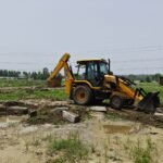 Dehradun: Major action by MDDA; 100 bighas of illegal plotting demolished, several multi-storey buildings sealed. | IMAGE CREDIT TO प्राधिकरण