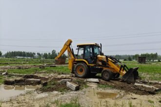 Dehradun: Major action by MDDA; 100 bighas of illegal plotting demolished, several multi-storey buildings sealed. | IMAGE CREDIT TO प्राधिकरण