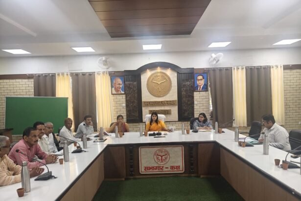 Resolve pensioners’ issues promptly; all payments should be completed within one month of retirement: District Magistrate. | IMAGE CREDIT TO सूचना विभाग