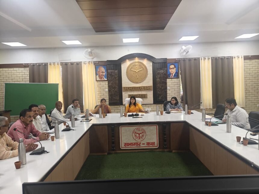 Resolve pensioners’ issues promptly; all payments should be completed within one month of retirement: District Magistrate. | IMAGE CREDIT TO सूचना विभाग