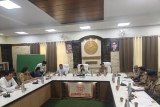 Emphasis on Increasing Convictions in Serious Crimes; District Magistrate and Superintendent of Police Review Prosecution Proceedings IMAGE CREDIT TO सूचना विभाग