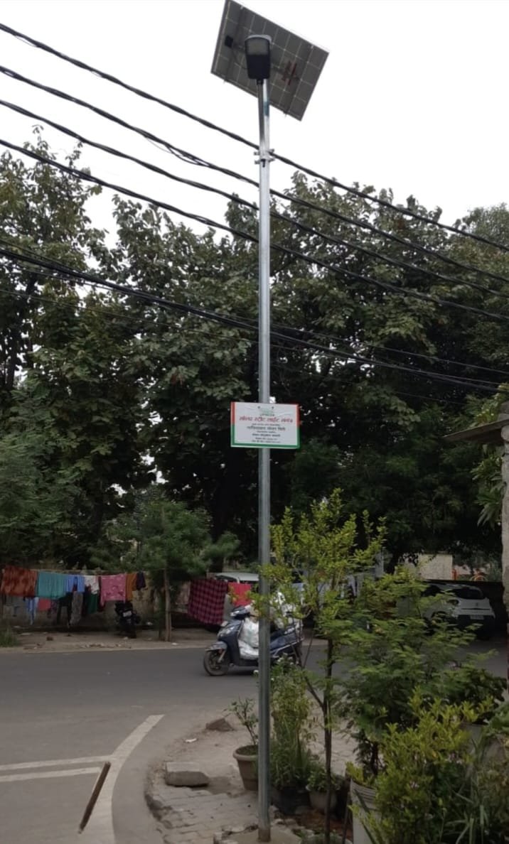 Ghaziabad Municipal Corporation Begins Installation of Solar Lights. IMAGE CREDIT TO नगर निगम