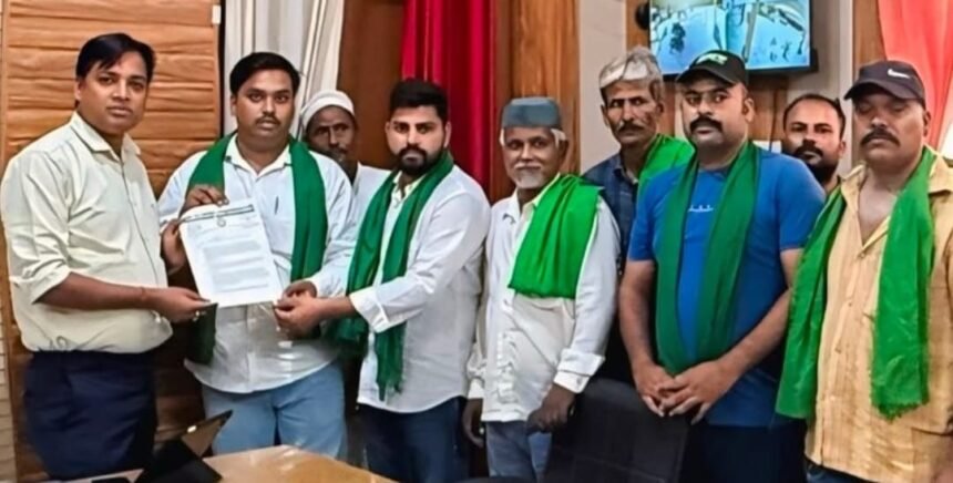 BKU (Tikait) Submits Memorandum to SDM, Warns of Protest if Demands Are Not Fulfilled by July 27. IMAGE CREDIT TO रिपोर्टर