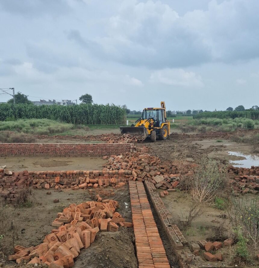 Ghaziabad Development Authority Takes Strict Action: Illegal Colony Being Developed on 6,000 Square Metres in Duhai Area Demolished IMAGE CREDIT TO प्राधिकरण