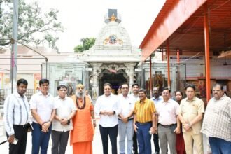 Ghaziabad Municipal Corporation Engaged in Preparations for Kanwar Yatra Festival; Municipal Commissioner Reviews Arrangements at Dudheshwar Nath Temple IMAGE CREDIT TO नगर निगम