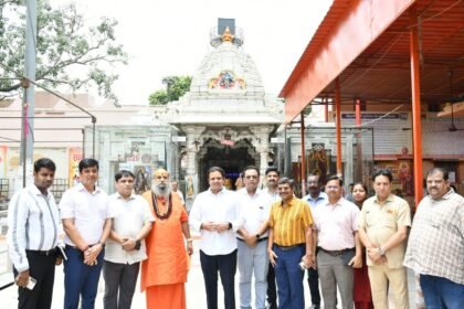 Ghaziabad Municipal Corporation Engaged in Preparations for Kanwar Yatra Festival; Municipal Commissioner Reviews Arrangements at Dudheshwar Nath Temple IMAGE CREDIT TO नगर निगम