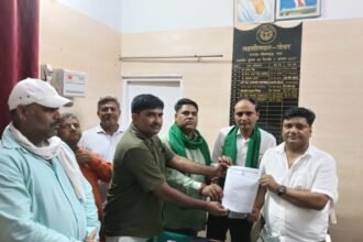 BKU Mahatma Tikait Submits Memorandum to Tehsildar Against Proposed Trade Deal IMAGE CREDIT TO रिपोर्टर