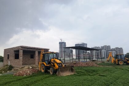 GDA Takes Strict Action in Shahpur Bamheta: Illegal Constructions Spread Over 5,000 and 1,000 Square Metres Demolished IMAGE CREDIT TO प्राधिकरण