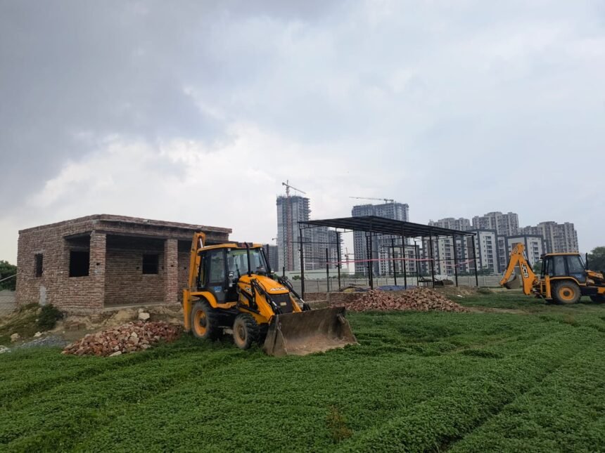 GDA Takes Strict Action in Shahpur Bamheta: Illegal Constructions Spread Over 5,000 and 1,000 Square Metres Demolished IMAGE CREDIT TO प्राधिकरण