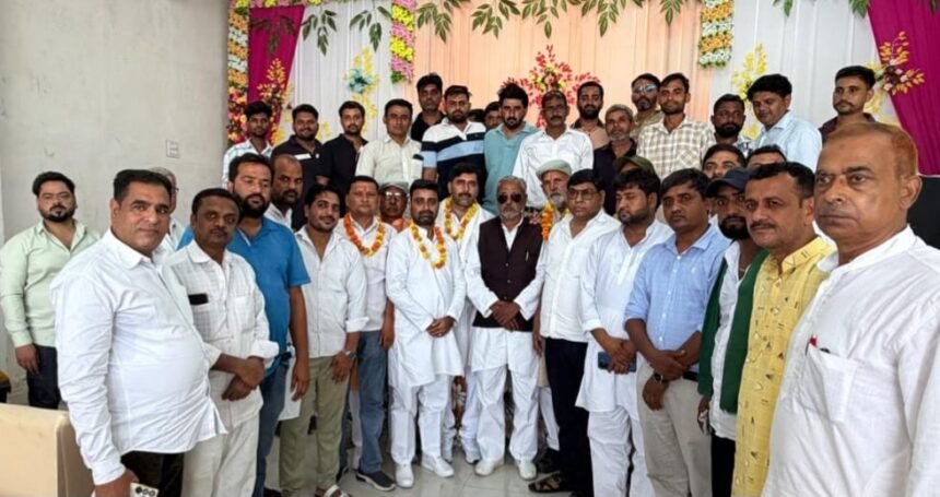 RLD Meeting Discusses Organizational Expansion; Youth District President Mohammad Muzammil Welcomed IMAGE CREDIT TO: रिपोर्टर