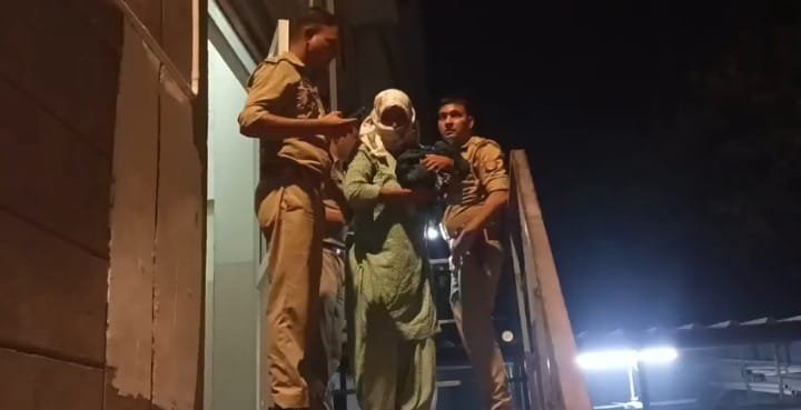 Devnandini Hospital AC Blast Causes Massive Fire: 32 Patients and 3 Newborns Safely Rescued in Two-Hour Rescue Operation IMAGE CREDIT TO रिपोर्टर