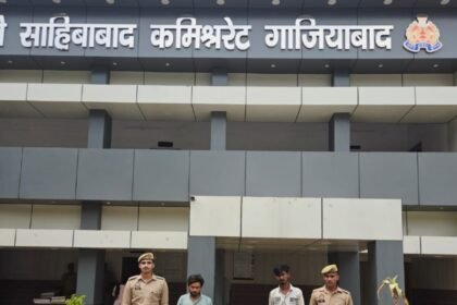 Sahibabad Police Arrests 2 Accused Involved in Scooty Theft IMAGE CREDIT TO पुलिस