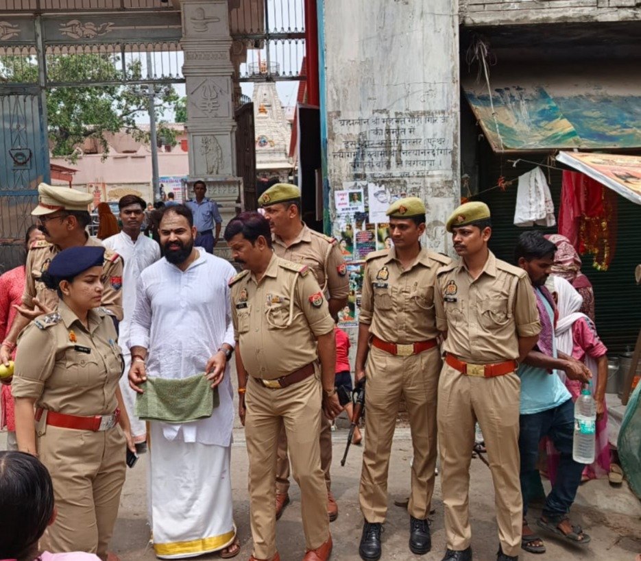 ACP Upasana Pandey Inspects Preparations for Jalabhishek at Shri Dudheshwarnath Temple IMAGE CREDIT TO POLICE