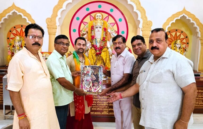 BJP’s Special Campaign on Guru Purnima, Priests Honoured at Temples to Uphold Tradition IMAGE CREDIT TO रिपोर्टर