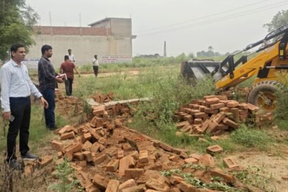 HPDA’s Bulldozer Action: 15,000 Square Metres of Illegal Plotting Demolished, Two Commercial Constructions Sealed IMAGE CREDIT TO प्राधिकरण