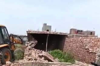 Ghaziabad: GDA Takes Major Action, Bulldozers Deployed Against Illegal Colony Being Developed Across 20,000 Square Metres in Loni IMAGE CREDIT TO प्राधिकरण