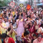 Devotees Gather in Large Numbers at Lord Jagannath’s Rath Yatra, Pull Chariot Barefoot with Devotion Image Credit: रिपोर्टर