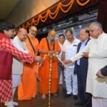 All India Poetry Evening Organized in Memory of Mahakavi Neeraj, Surendra Sharma Delivers Message of Love, Peace and Brotherhood Image Credit: रिपोर्टर