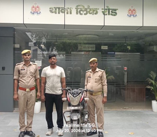 One accused arrested by Link Road Police with a motorcycle stolen from Delhi. IMAGE CREDIT TO POLICE
