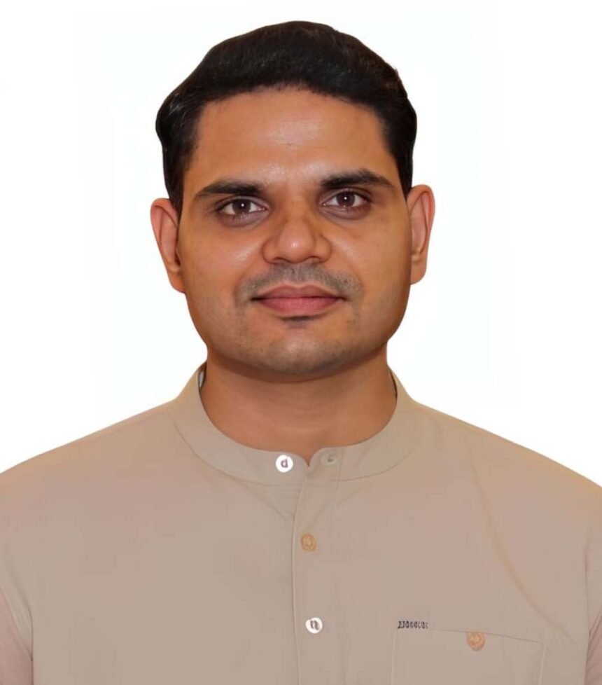 Maa Shakumbhari University’s Outstanding Teacher Award presented to Dr. Rohit Rana, who will be honored at the convocation ceremony. IMAGE CREDIT TO रिपोर्टर