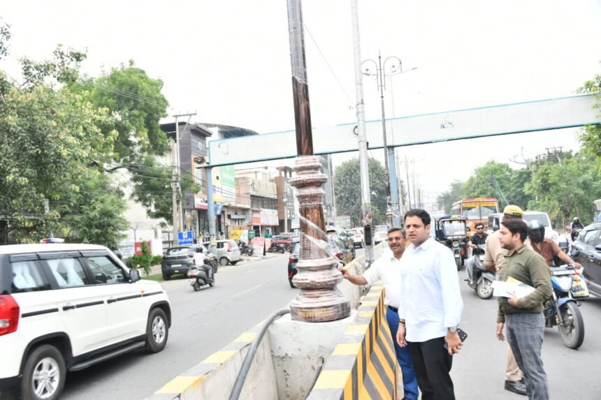 A new wave of beautification in the city: The area from Hapur Chungi to Thakurdwara will get a complete makeover; Municipal Commissioner conducted an inspection. IMAGE CREDIT TO नगर निगम