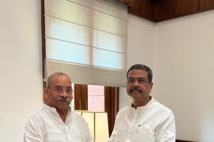 Demand to Introduce a Second Shift in Kendriya Vidyalayas; MP Submits Memorandum to the Education Minister IMAGE CREDIT TO: रिपोर्टर
