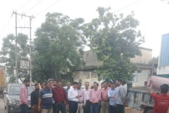 Door-to-Door Garbage Collection Begins in Udyog Vihar Extension, Facility to Be Extended to Other Industrial Areas IMAGE CREDIT TO: प्राधिकरण