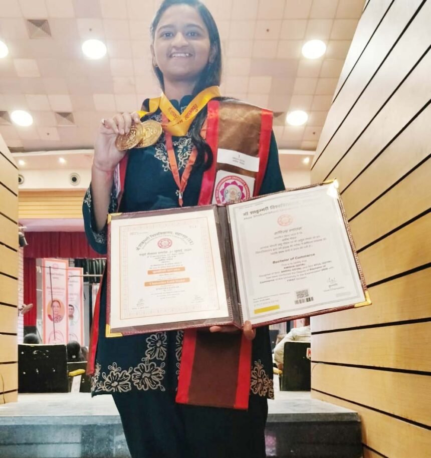 Amisha Goyal Honoured with Gold Medal for Securing First Position at the University IMAGE CREDIT TO महाविद्यालय
