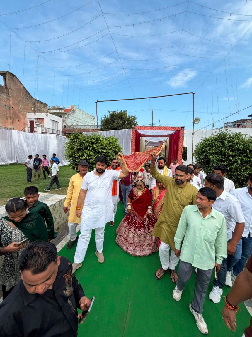 Acting as the Brother of an Orphaned Bride, He Performed the Kanyadaan and Gifted Household Essentials for Her Respectful Farewell IMAGE CREDIT TO रिपोर्टर