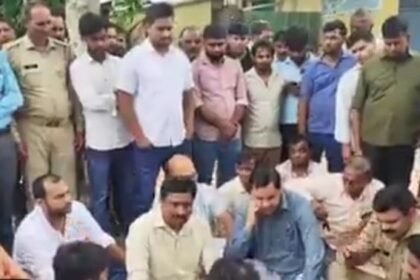 Uproar Over Suspicious Death of Worker at CNG Plant, Family Demands Compensation and Action IMAGE CREDIT TO रिपोर्टर