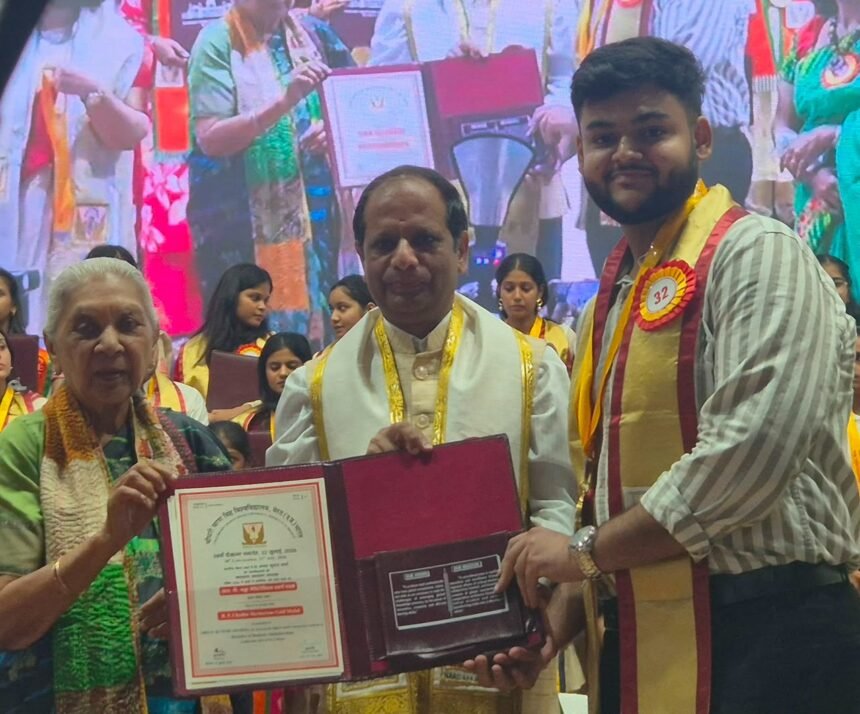 12 IMS Ghaziabad Students Shine at University Level, Four Receive Gold Medals IMAGE CREDIT TO इंस्टीट्यूट
