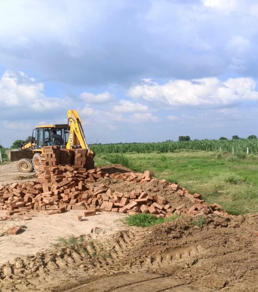 Ghaziabad Development Authority's Major Action: Illegal Colonies Being Developed Across Approximately 13 Bighas in Muradnagar Demolished. IMAGE CREDIT TO प्राधिकरण