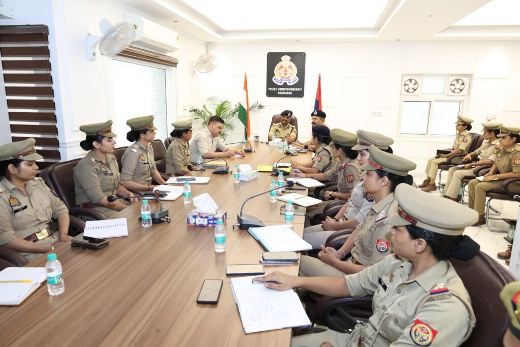 मिशन शक्ति केंद्रों की समीक्षा बैठक में पुलिस आयुक्त ने दिए प्रभावी संचालन के निर्देश 2 WhatsApp Image 2026 07 16 at 8.40.47 PM 3